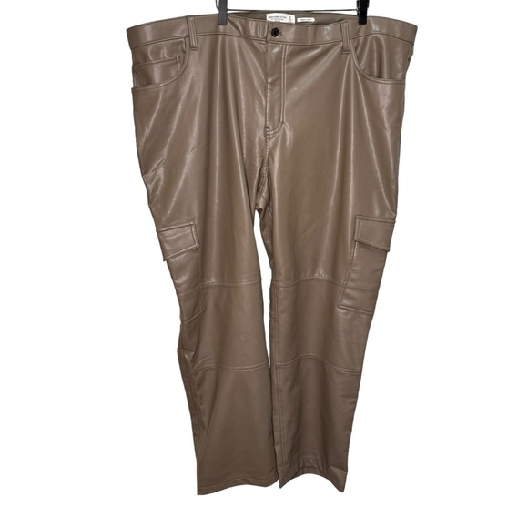 Abercrombie and Fitch The 90s Relaxed Jean High Rise Vegan Leather Cargo Pants - Picture 1 of 12